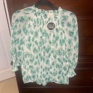 Entro Green and White Blouse